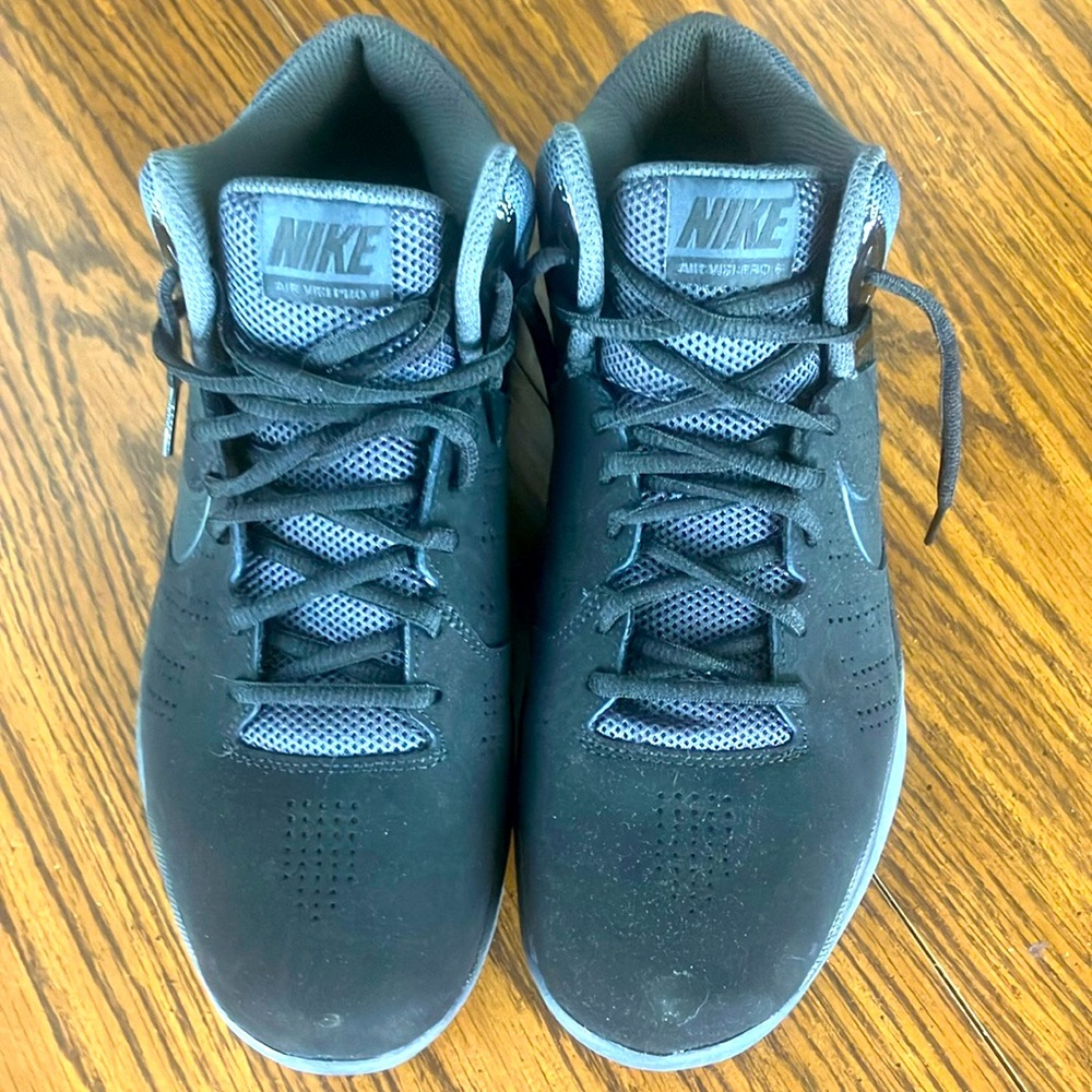 New without tags. Black Nike Air Visi Pro 6 basketball shoes. Size 9.5.